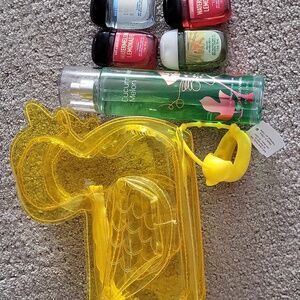 Bath & Body Works Yellow Duck Travel Case AND matchingyellow Duck Hand Sanitizer